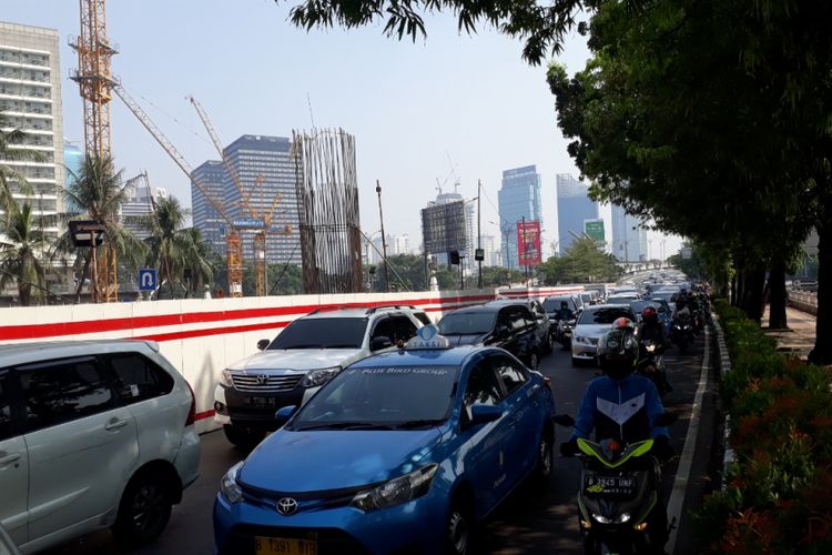 Arus lalu lintas padat di Jalan H.R. Rasuna Said, Kuningan, Jakarta Selatan, Rabu (18/07/2018).