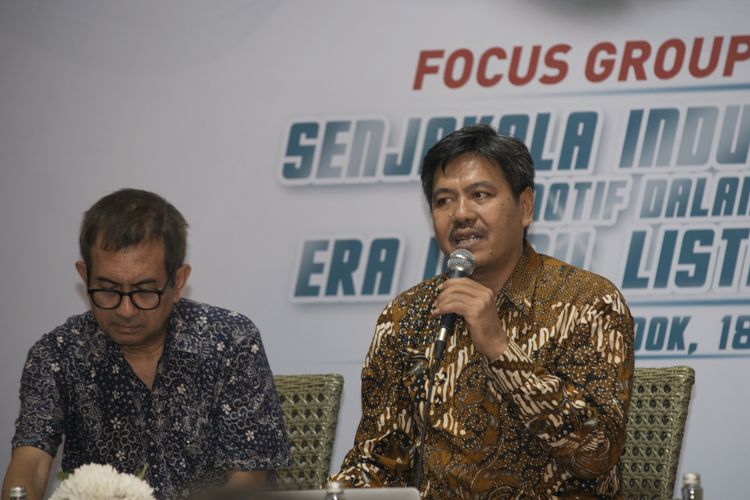 Putu Juli Ardika, Direktur Industri Maritim, Alat Transportasi, dan Alat Pertahanan Ditjen ILMATE Kemenperin (kanan) bersama Agus Pambagio, pengamat kebijakan publik dalam diskusi di Jakarta, Rabu (18/7/2018).