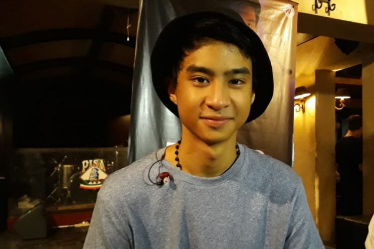 Devano Danendra, putra penyanyi dangdut Iis Dahlia, dalam peluncuran singel Ini Aku di Pisa Cafe, Menteng, Jakarta Pusat, Minggu (22/9/2018).