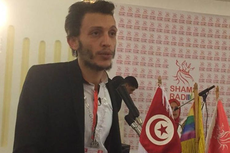 Ketua Asosiasi Shams, Bou Hadid Hadi saat peluncuran stasiun Radio Shams yang dikhususkan untuk kelompok lesbian, gay, biseksual dan transgender di Tunisia.