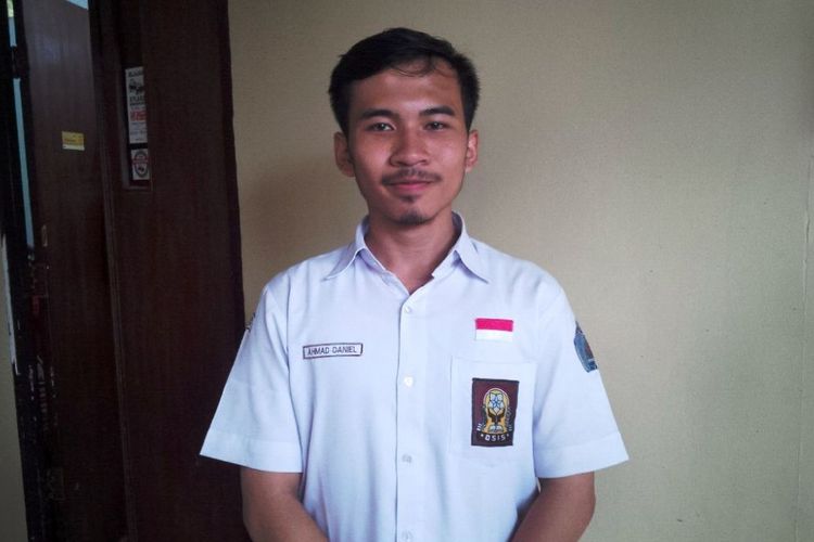 Ahmad Daniel (18), siswa SMA Negeri 1 Ungaran, nekat mengirim surat kepada Bupati Semarang Mundjirin. Dia menyampaikan keinginannya untuk menjadi bupati dalam sehari.