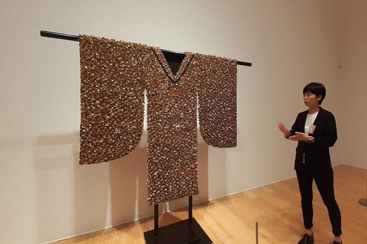 
Instalasi seni bernama Prosperity berupa poselen kupu-kupu yang ditempel di kain. Ini merupakan karya seniman Caroline Yi Cheng yang dipamerkan dalam pameran All Thats Gold Does Glitter. Pameran ini merupakan bagian dari Art Macao International Art Exhibition yang digelar di Makau dari Juni-Oktober 2019.
