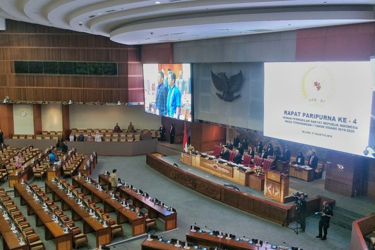 Suasana Rapat Paripurna di Kompleks Parlemen, Senayan, Jakarta, Selasa (27/8/2019).