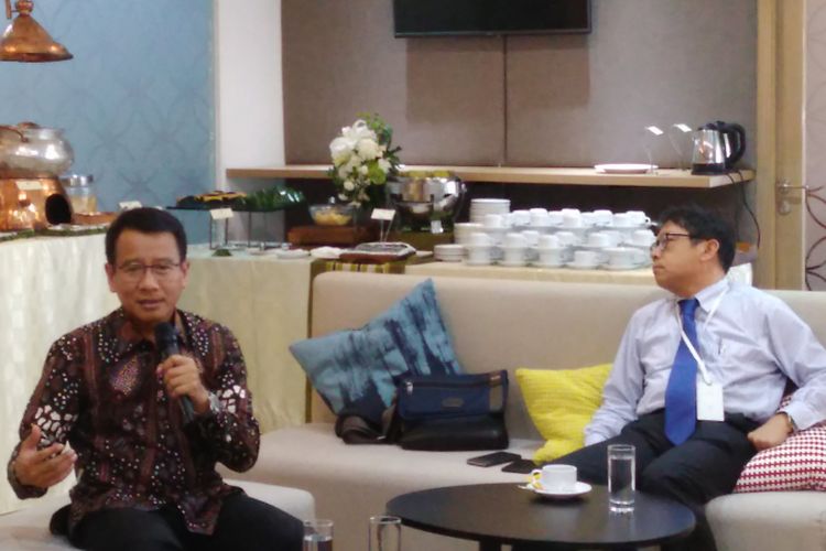 Direktur Bisnis Menengah BNI, Putrama Wahyu Setiawan (kiri) saat diskusi dengan media di Kantor Pusat, Bank BNI, Jakarta, Rabu (8/11/2017).