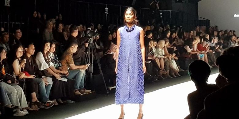 Koleksi busana Darwin Aboriginal Arts Fair Foundation (DAAF) saat Jakarta Fashion Week 2019. DAAF juga berbagi panggung dengan Batik Chic yang digarap Novita Yunus.