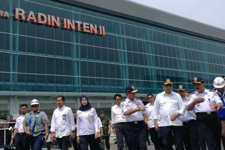 Menteri Perhubungan Budi Karya Sumadi di Bandara Raden Inten, Lampung, Minggu (20/11/2016)