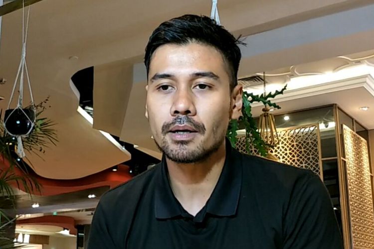 Chicco Jerikho saat diwawancarai usai peluncuran Webseries Humble Glam di MDL Plaza Indonesia, Thamrin, Jakarta Pusat, Rabu (28/3/2018).