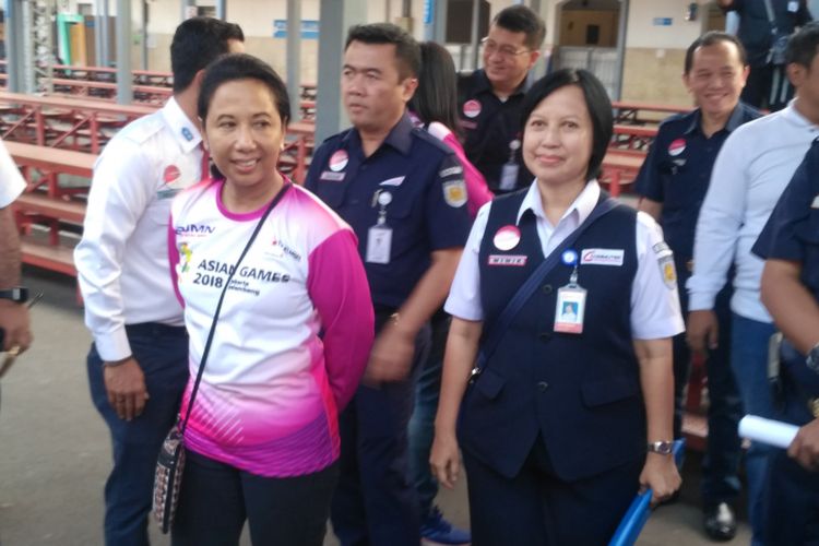 Menteri BUMN Rini Soemarno di Stasiun Manggarai, Jakarta, Sabtu (18/8/2018).