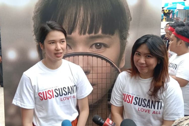 Laura Basuki dan Susi Susanti dalam wawancara untuk mempromosikan film Susi Susanti Love All di Istora Senayan, Jakarta Pusat, Jumat (19/7/2019).