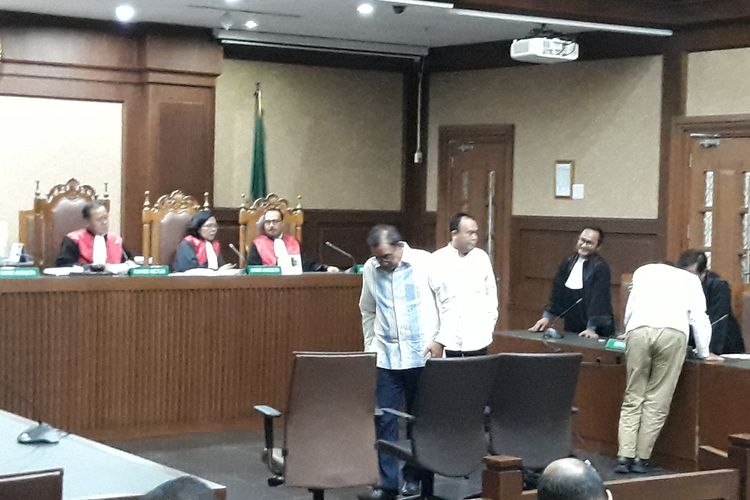 Tiga anggota DPRD Sumatera Utara, Restu Kurniawan Sarumaha, Washington Pane dan John Hugo Silalahi divonis 4 tahun penjara oleh majelis hakim pada Pengadilan Tindak Pidana Korupsi Jakarta, Kamis (23/5/2019).