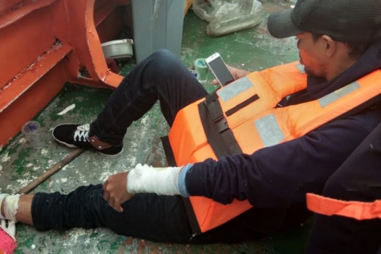 Taali penumpangbyang terlempar saat terjadinya tabrakan antara Ferry MV Voc Batavia dengan kapal super tangker MT Pacific Crown di Perairan Bintan