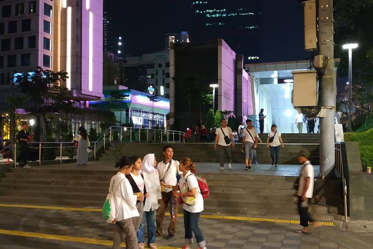 Penampakan akses menuju Stasiun MRT Dukuh Atas dari Stasiun KA Bandara BNI City.