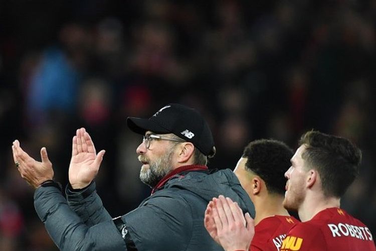 Juergen Klopp dan Andy Robertson seusai laga Liverpool vs West Ham pada pekan ke-27 Liga Inggris 2019-2020.