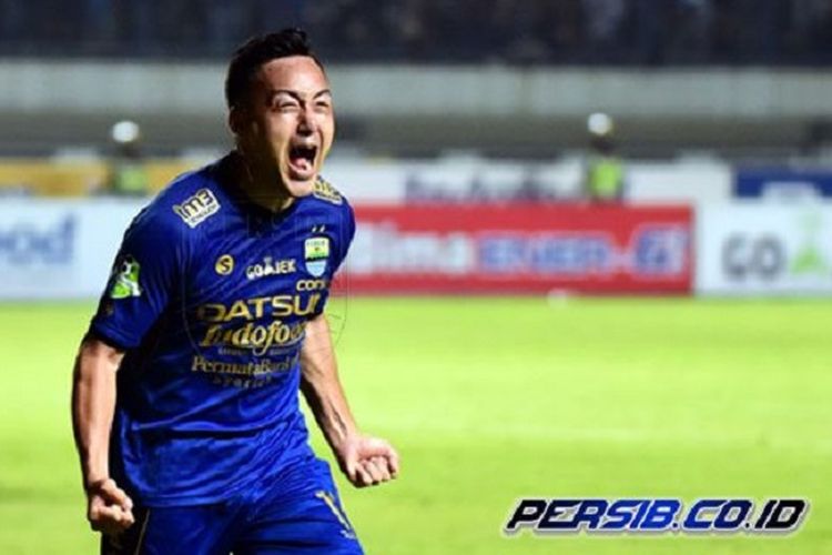 Kegembiraan Shohei Matsunaga saat mencetak gol pertama Persib Bandung ke gawang PSM Makassar pada pertandingan Liga 1 di GBLA, Rabu (5/7/2017). 