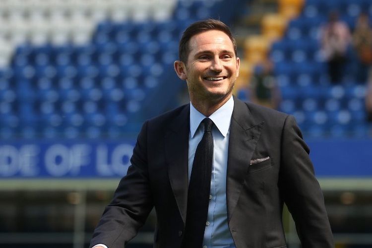 Frank Lampard resmi ditunjuk sebagai pelatih baru Chelsea dan diperkenalkan di Stamford Bridge pada 4 Juli 2019. 