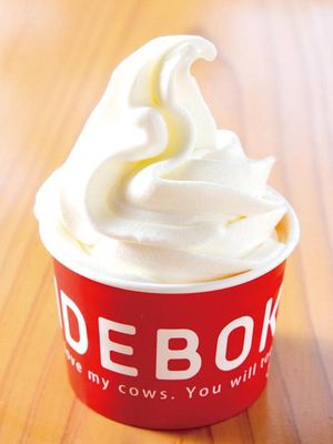 IDEBOKU Soft (400 yen) menggunakan susu dari tiga jenis sapi. 