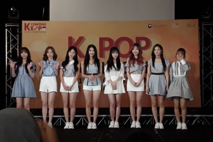 Girl group asal Korea Selatan Lovelyz tampil di acara K-Pop Concert Indonesia 2018 di The Hall Kasablanka, Jakarta Selatan pada Sabtu (6/10/2018).