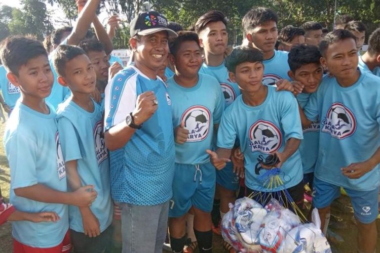 Bersamaan dengan acara Kick Off ini, pihak yayasan memberikan donasi peralatan olahraga sepakbola kepada 15 Sekolah Sepak Bola (SSB) di Jakarta. Diharapkan perlengakapan ini bisa meningkatkan motivasi dan prestasi sepakbola ke-15 SSB tersebut.