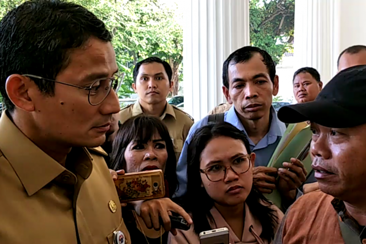 PKL kawasan Kota Tua mengadu kepada Wakil Gubernur DKI Jakarta Sandiaga Uno di Balai Kota DKI Jakarta, Jalan Medan Merdeka Selatan, Senin (20/11/2017).