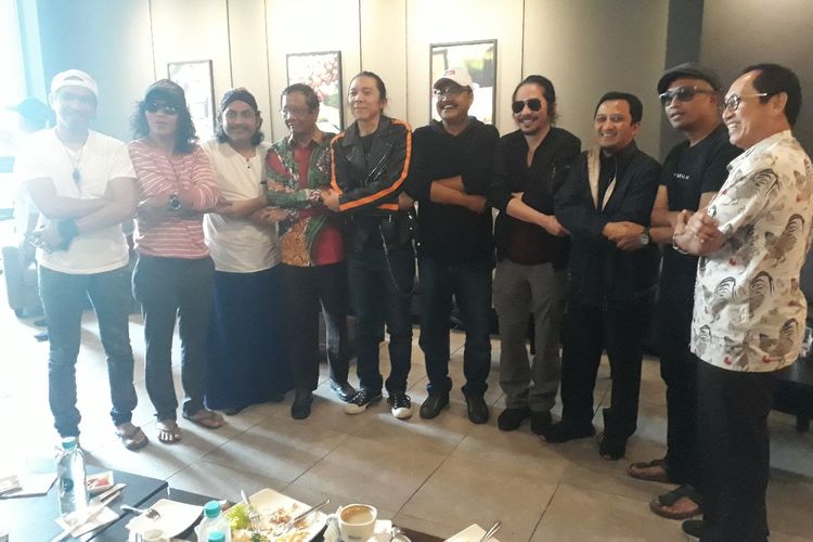 Slank, Mahfud MD, dan Ustad Yusuf Mansur menggelar Ngaji Kebangsaan di Surabaya, Minggu (7/4/2019)