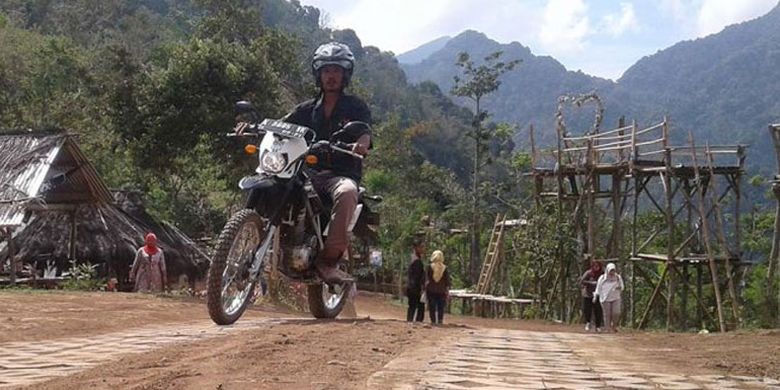 Kokohnya dinding Gunung Muria seolah menyambut kedatangan bagi siapa pun yang berkunjung ke Desa Ternadi, Kecamatan Dawe, Kudus, Jawa Tengah.