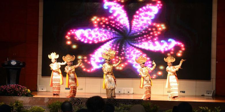 Menteri Pariwisata Arief Yahya bersama Gubernur Lampung M Ridho Ficardo meluncurkan Lampung Krakatau Festival 2017 di Balairung Soesilo Soedarman, kantor Kementerian Pariwisata, Senin (7/8/2017). LKF 2017 dlaksanakan di Kota Bandar Lampung dan Kabupaten Lampung Selatan pada 25  hingga 27 Agustus.