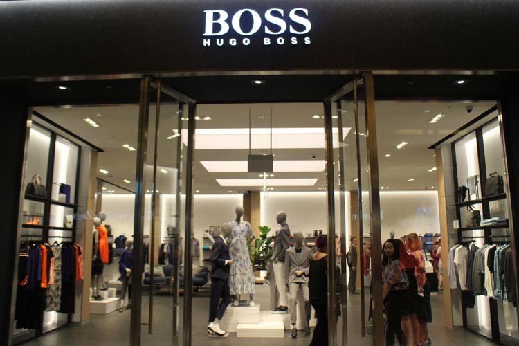 Gerai Hugo Boss di The Shoppes, Marina Bay Sands, Singapura. 