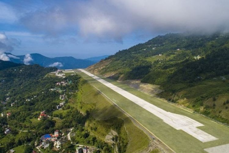 Landasan Bandara Sikkim, di India.