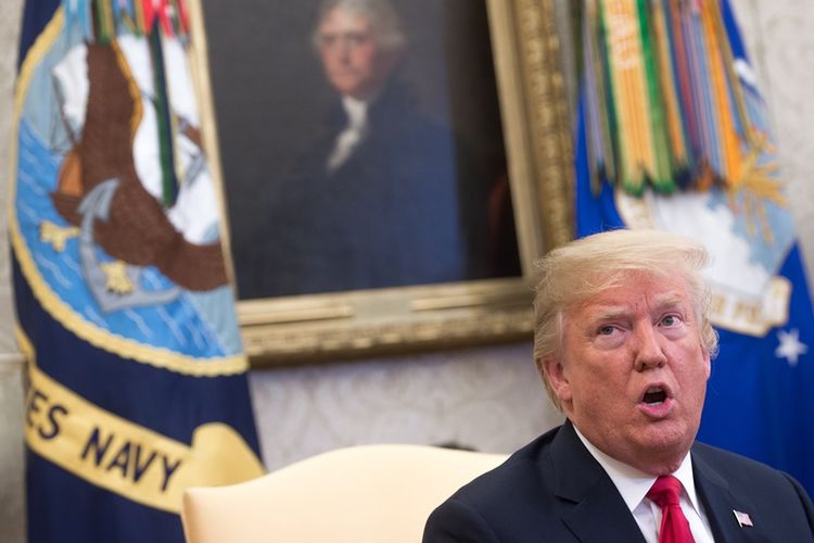 Presiden AS Donald Trump saat berada di Ruang Oval, di Gedung Putih, Washington DC.