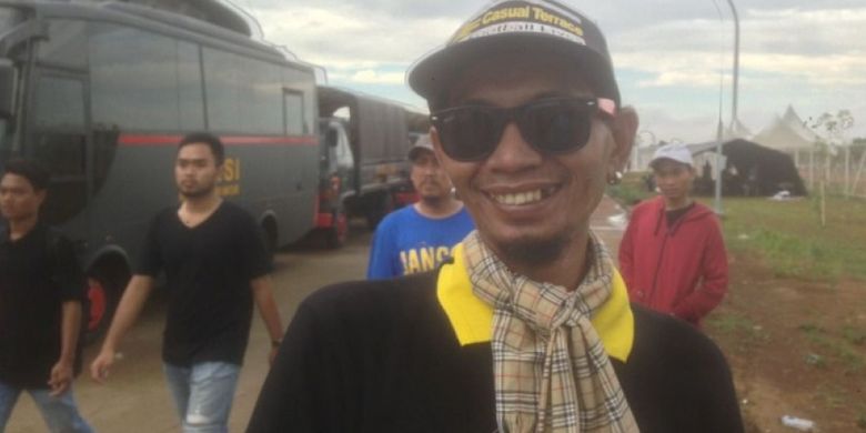 Dirigen Aremania, Yuli Sumpil, saat ditemui jelang final Piala Presiden 2017 di Stadion Pakansari, Cibinong, Kab Bogor, Minggu (12/3/2017).