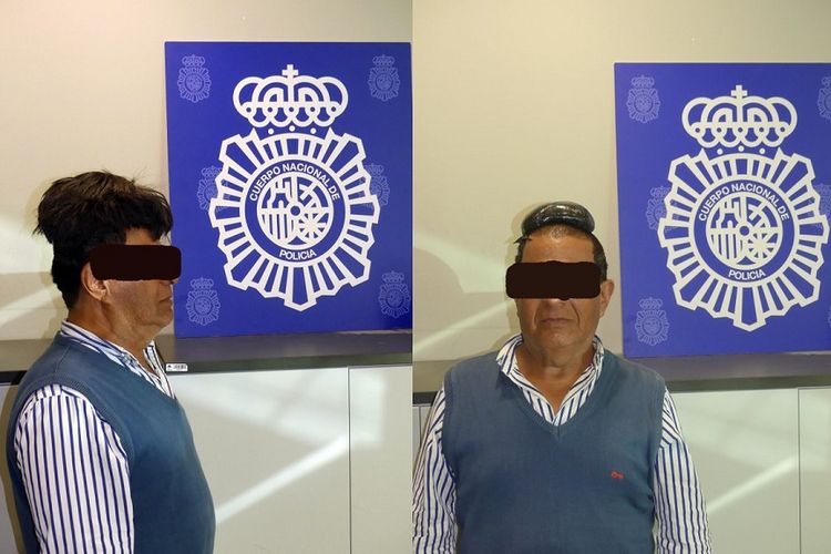 Foto yang dirilis Kepolisian Spanyol, menunjukkan seorang pria yang diduga berusaha menyelundupkan kokain menggunakan rambut palsu yang dikenakannya.