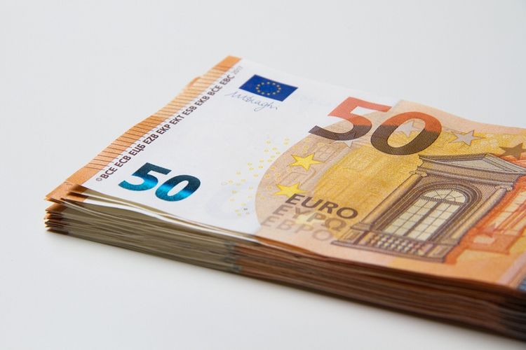 Ilustrasi lembaran uang 50 euro.