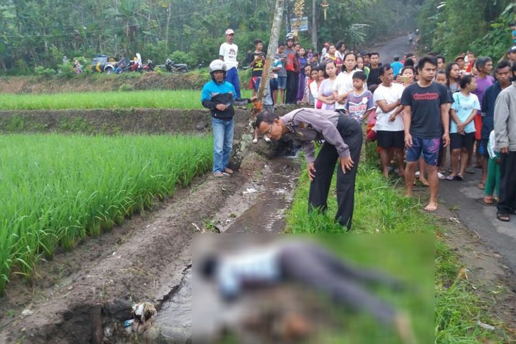 Seorang pria ditemukan meninggal dunia di selokan persawahan, di tepi jalan Desa Tampir Kulon, Kecamatan Candimulyo, Kabupaten Magelang, Jawa Tengah, Sabtu (17/3/2018).
