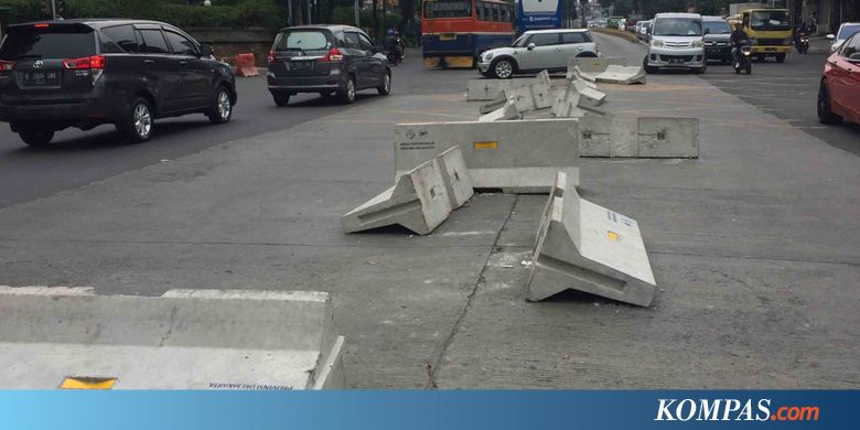 Warga Minta Pembatas yang Tutup Simpang Mampang Prampatan Dibuka