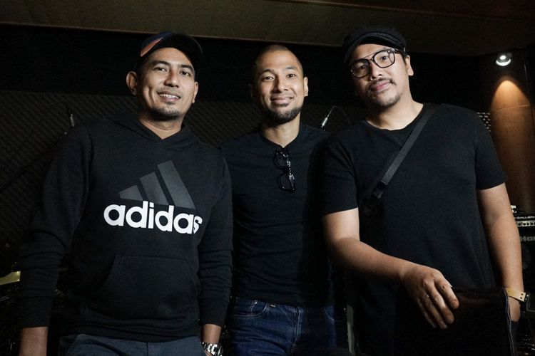 Rio Febrian, Marcell Siahaan dan Sammy Simorangkir saat ditemui disela sesi latihan untuk Konser Perjalanan Cinta di Studio Abee, Gandaria, Jakarta Selatan, Selasa (26/6/2018).