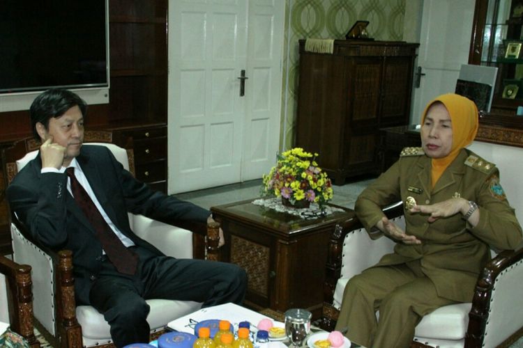 Wakil Gubernur Sumatera Utara Nurhajizah Marpaung berdiskusi dengan Konsulat Jenderal China Sun Ang, Kamis (16/11/2017)