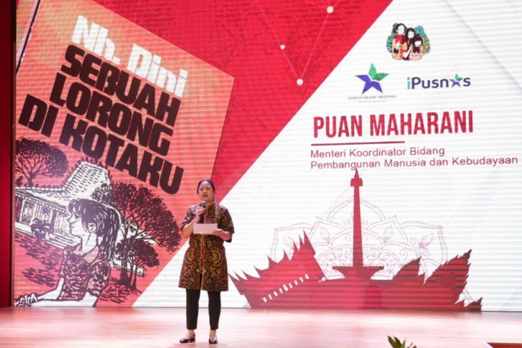 Menko PMK Puan Maharani membacakan kutipan novel karya NH Dini saat  peringatan Hari Ibu 2018 dan Gerakan Ibu Bangsa Membaca, Kamis (13/12/2018) di auditorium utama gedung Perpustakaan Nasional RI, Kamis (13/12/2018)