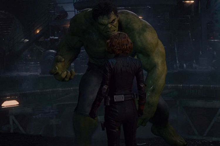 Scarlett Johansson dan Mark Ruffalo dalam Avengers: Age of Ultron (2015).