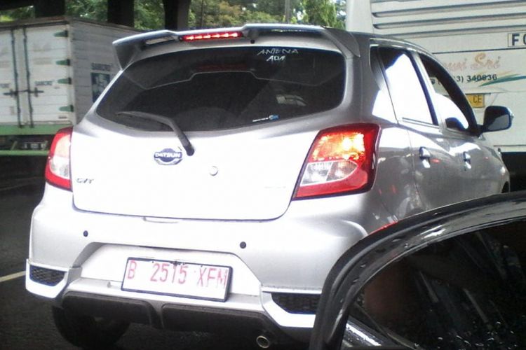 Datsun Go dengan emblem CVT tertangkap tengah di uji coba di tol