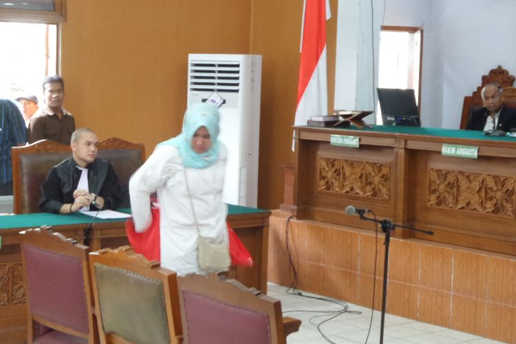 Persidangan dengan terdakwa Asma Dewi di Pengadilan Negeri Jakarta Selatan, Selasa (5/12/2017).