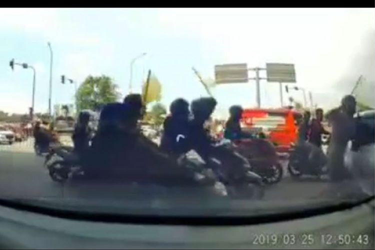 Video pengantar jenazah melakukan tindakan intimidasi pada pengguna jalan lain