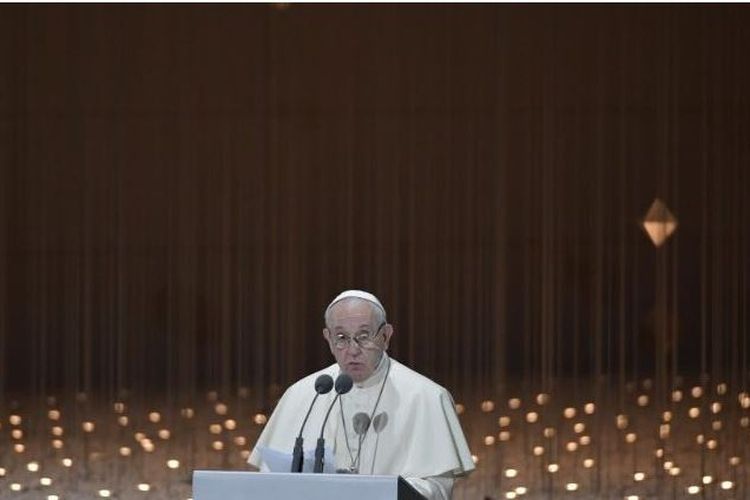 Paus Fransiscus dalam konferensi di Abu Dhabi
