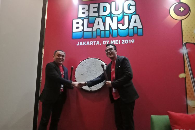 CEO Blanja.com, Jemy Confido dan Brand Manager Blanja.com, Adhitya Insan ketika meresmikan kampanye ramadhan Bedug Blanja di kawasan Kuningan, Jakarta Selatan, Selasa (7/5/2019).