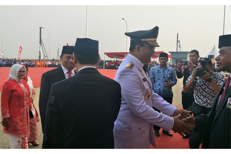 Gubernur DKI Jakarta, Anies Baswedan di kawasan Pantai Maju, Pulau D Reklamasi,  Jakarta Utara,  Sabtu (18/8/2019).