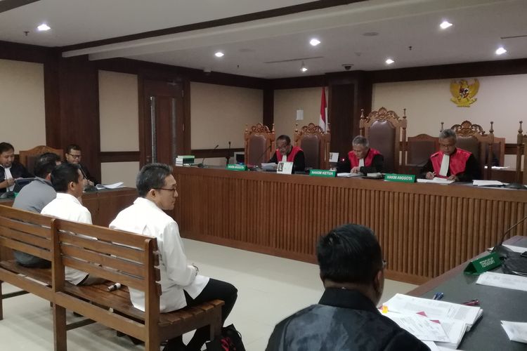 Sidang lanjutan pemeriksaan saksi untuk terdakwa mantan Plt Kepala Dinas Pekerjaan Umum (PU) Pegunungan Arfak, Natan Pasomba di Pengadilan Tipikor Jakarta, Senin (9/9/2019).