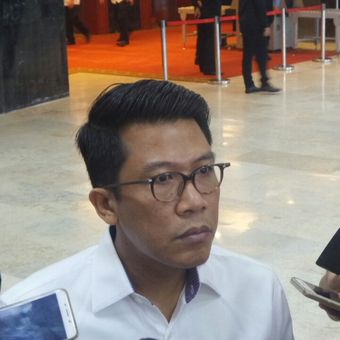 Anggota Pansus Hak Angket KPK dari Fraksi Partai Golkar, Mukhamad Musbakhun di Kompleks Parlemen, Senayan, Jakarta, Senin (3/7/2017).