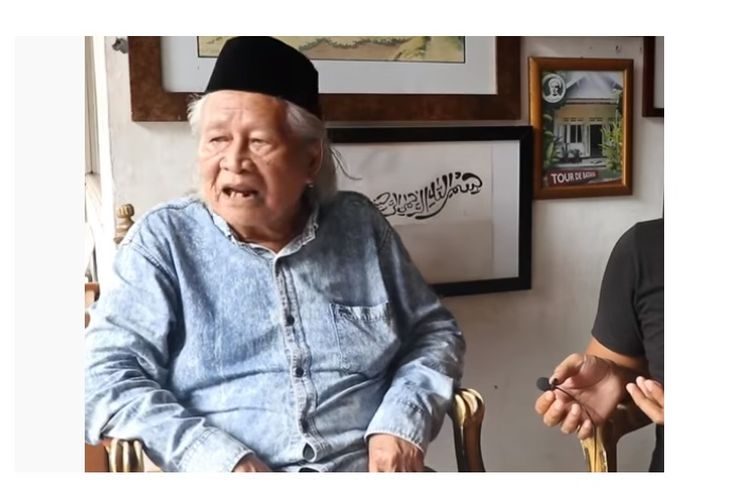 Budayawan Ridwan Saidi saat diwawancarai, diunggah di akun YouTube Macan Idealis. Ridwan Saidi mengatakan Kerajaan Sriwijaya itu fiktif. Hal itu menuai reaksi keras warganet. 