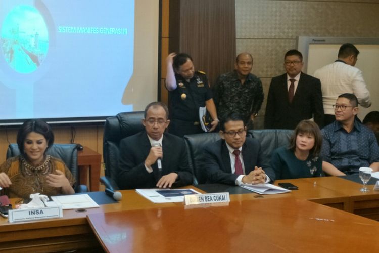 Dirjen Bea Cukai bersama para pengusaha di Kantor Kementerian Keuangan. Jakarta. Senin (7/1/2019)