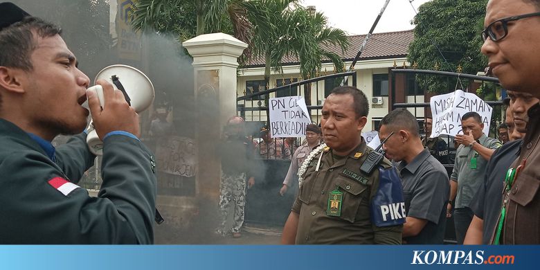 Aksi Mahasiswa Kecam Vonis Bebas Terdakwa Pelecehan Seksual di PN Cibinong