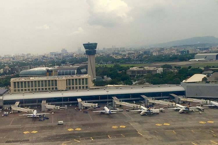 Terminal penerbangan domestik bandara internasional Chhatrapati Shivaji di Mumbai, India.